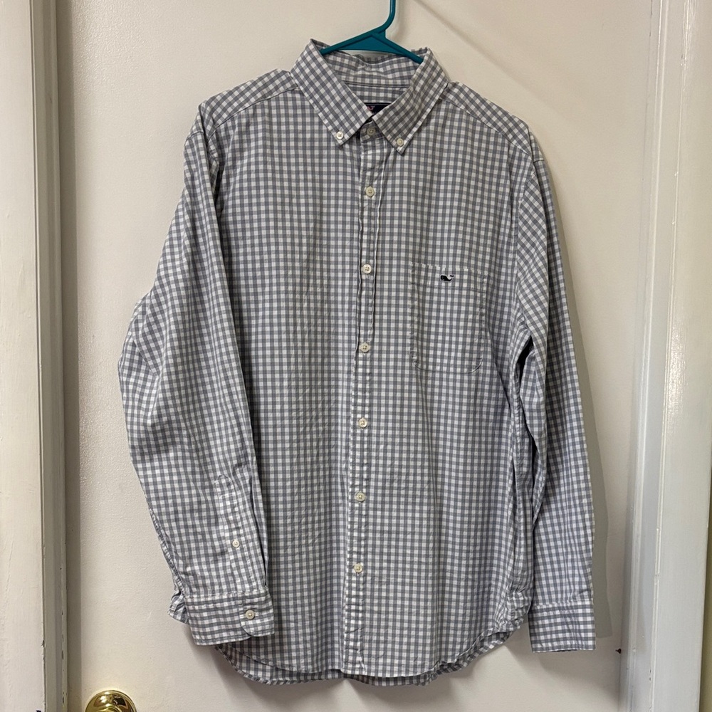 Vineyard Vines Mens long sleeved button down shirt